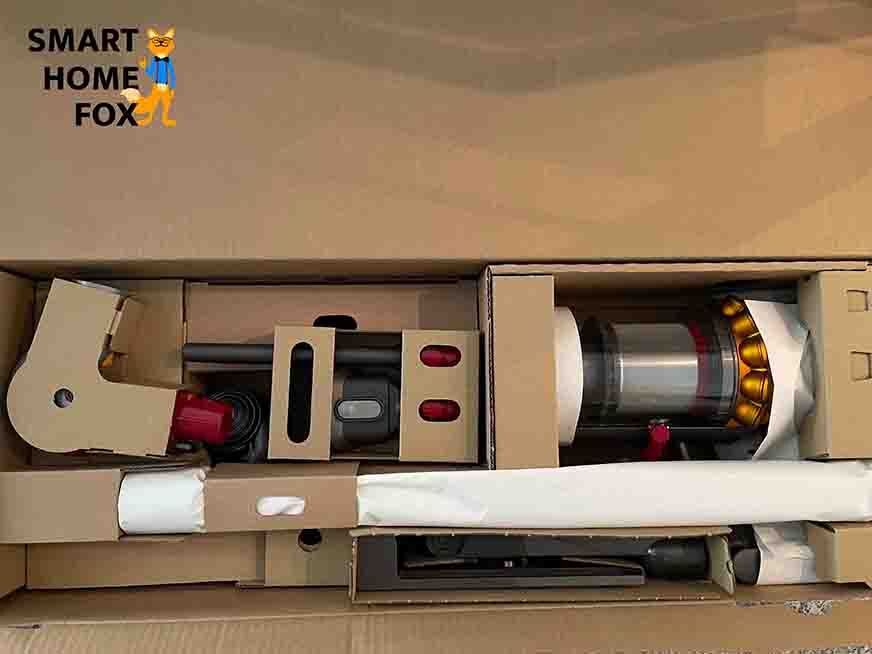 Dyson V12 Slim in der Verpackung